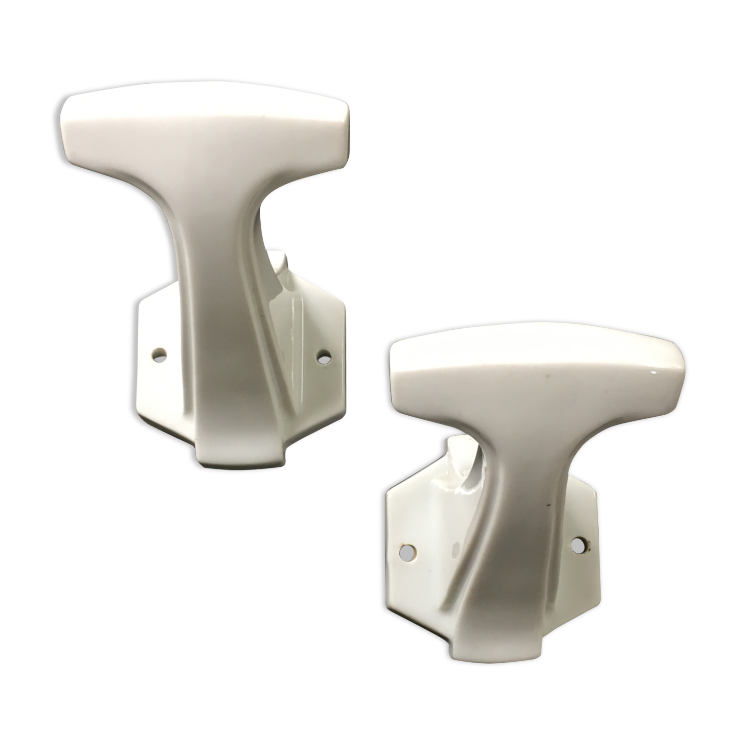 Lot de deux patères en porcelaine art déco