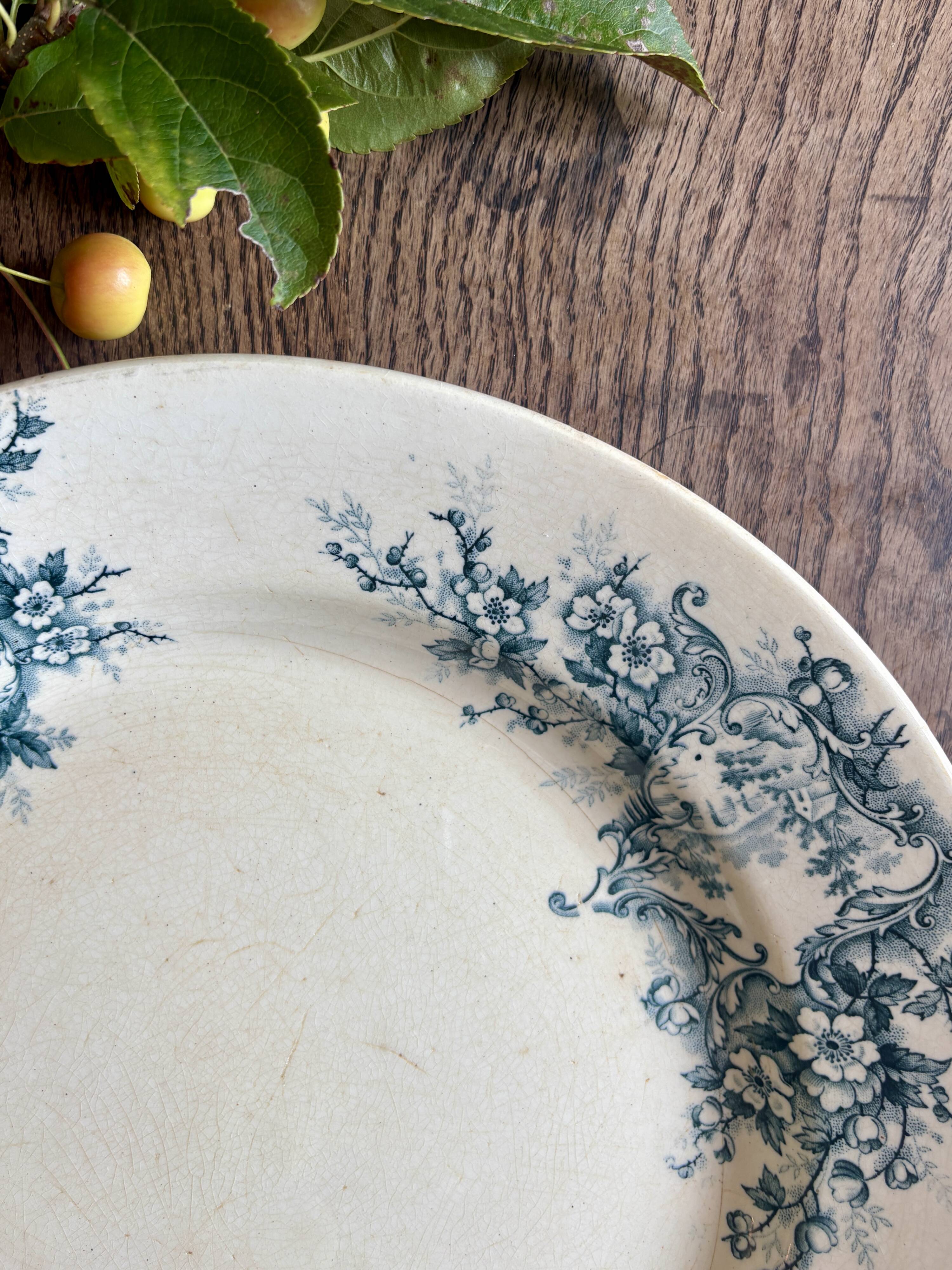 Antique round ironstone dish - Pompadour de Choisy le roi