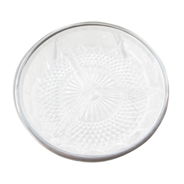 Compartmentalized dish in chiseled crystal