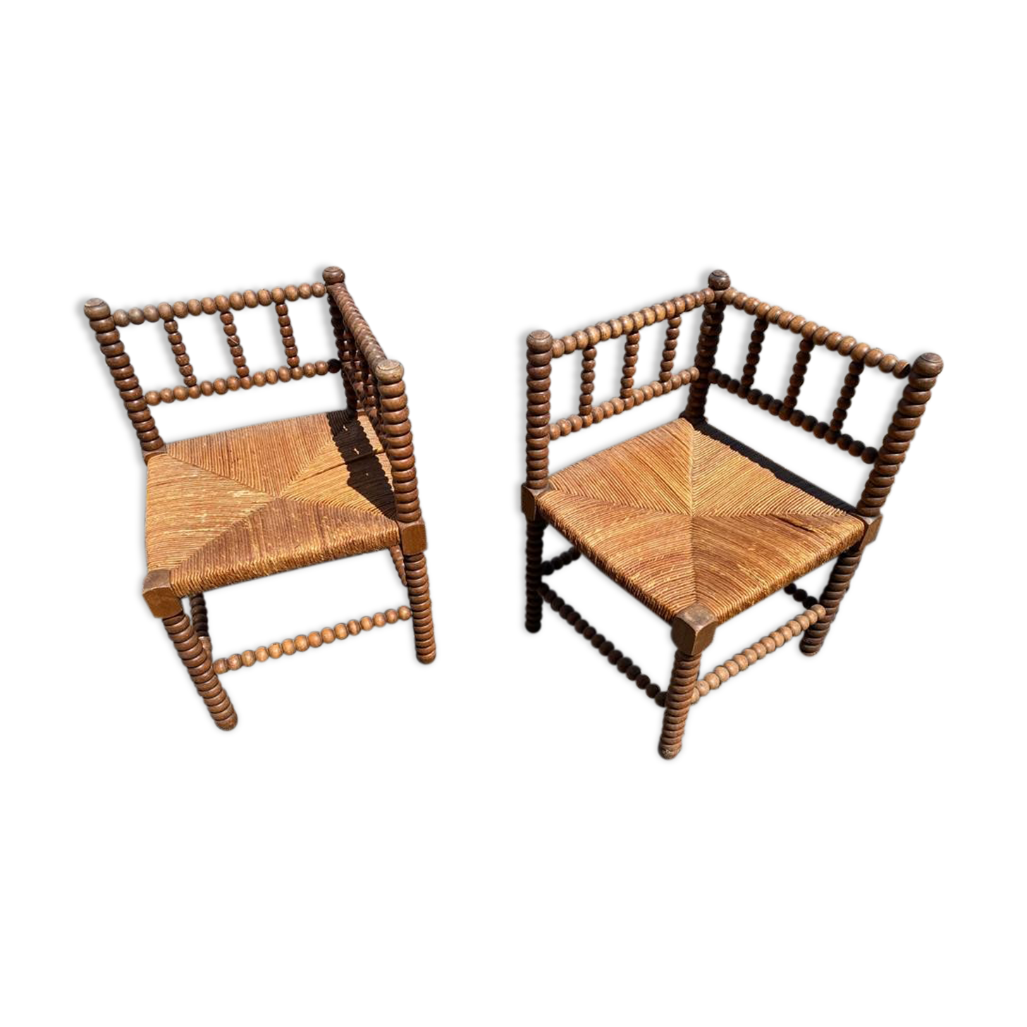 Lot de deux chaises d'angle tressées en bois