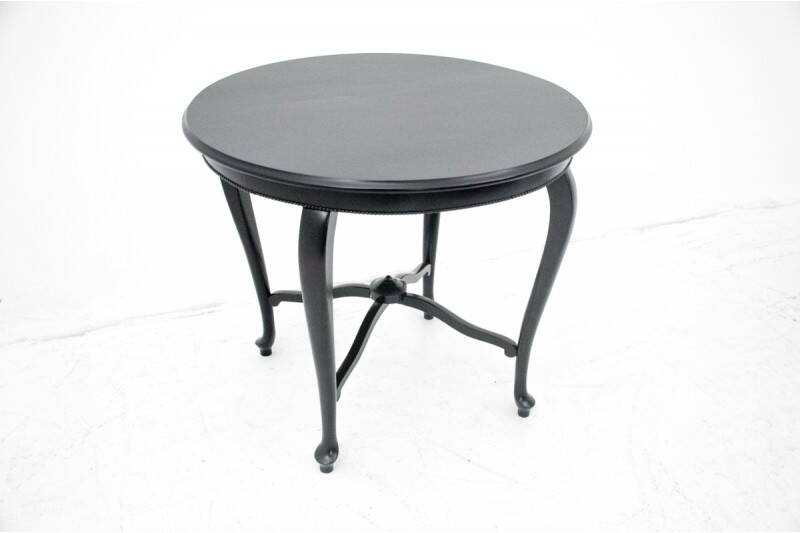 Round table, Northern Europe, turn of the 19th and 20th centuries.