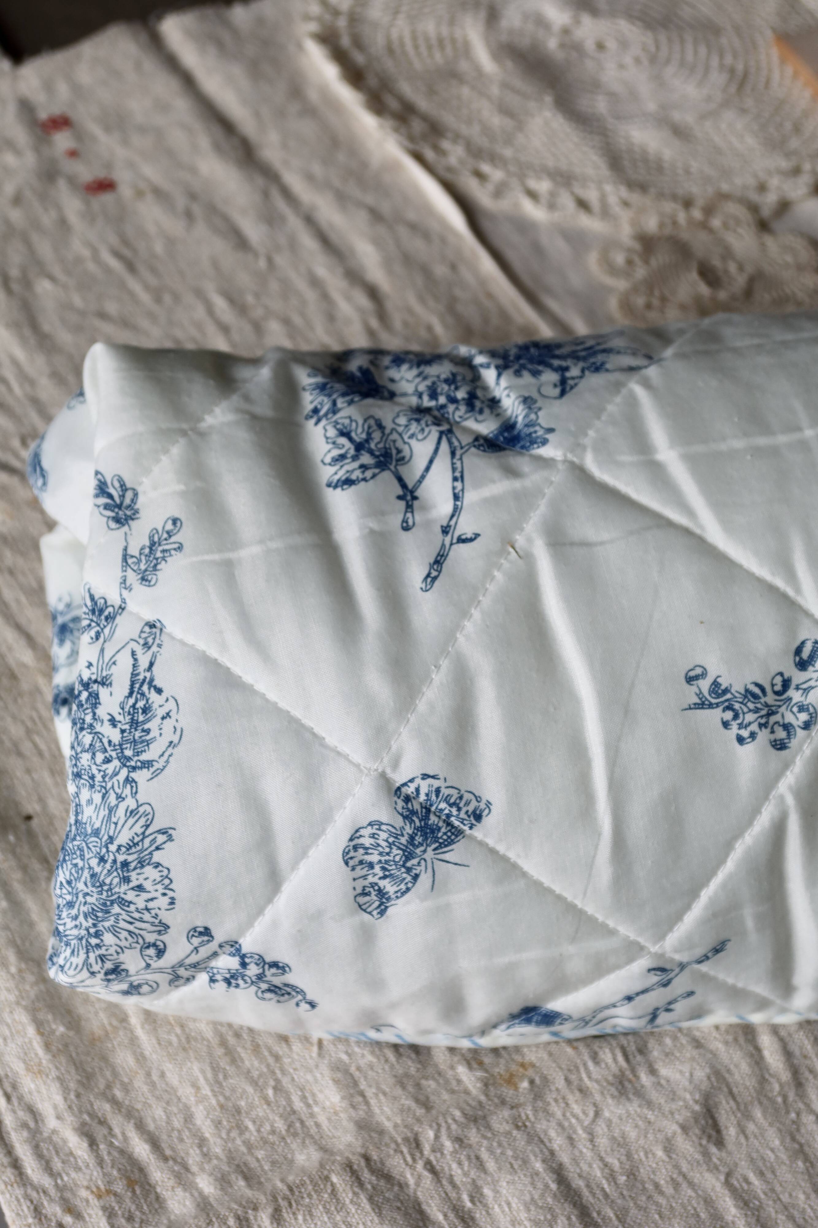 Small vintage quilt with toile de Jouy pattern