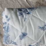 Small vintage quilt with toile de Jouy pattern