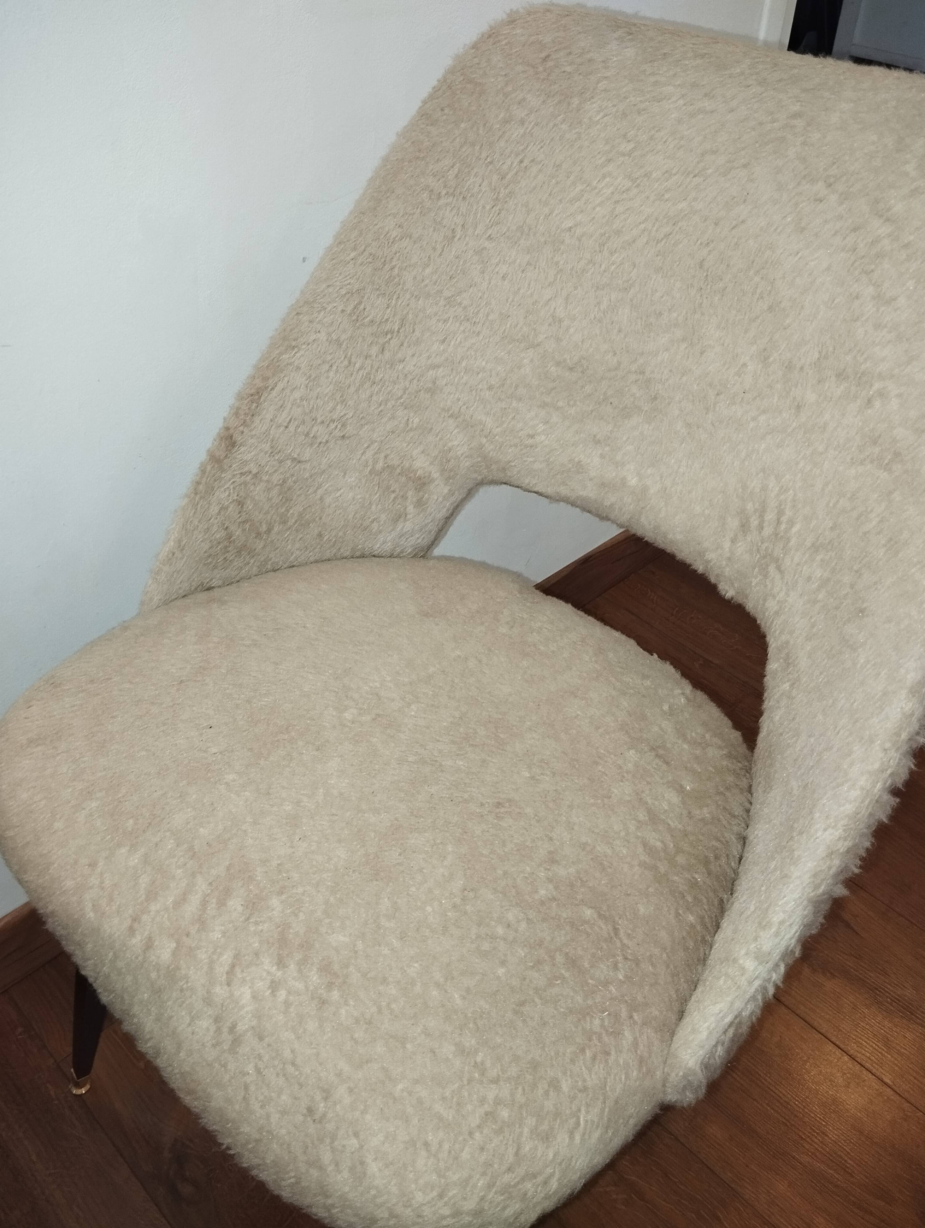Beige vintage shaggy chairs