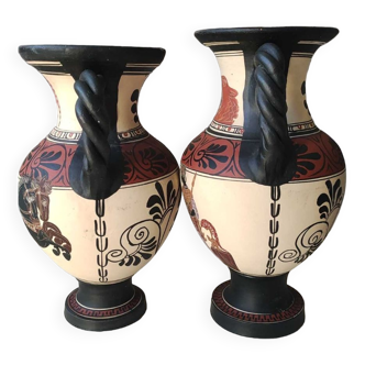 Paire de grands vases mythologie grecque/dieux grecs en fronton. terre cuite