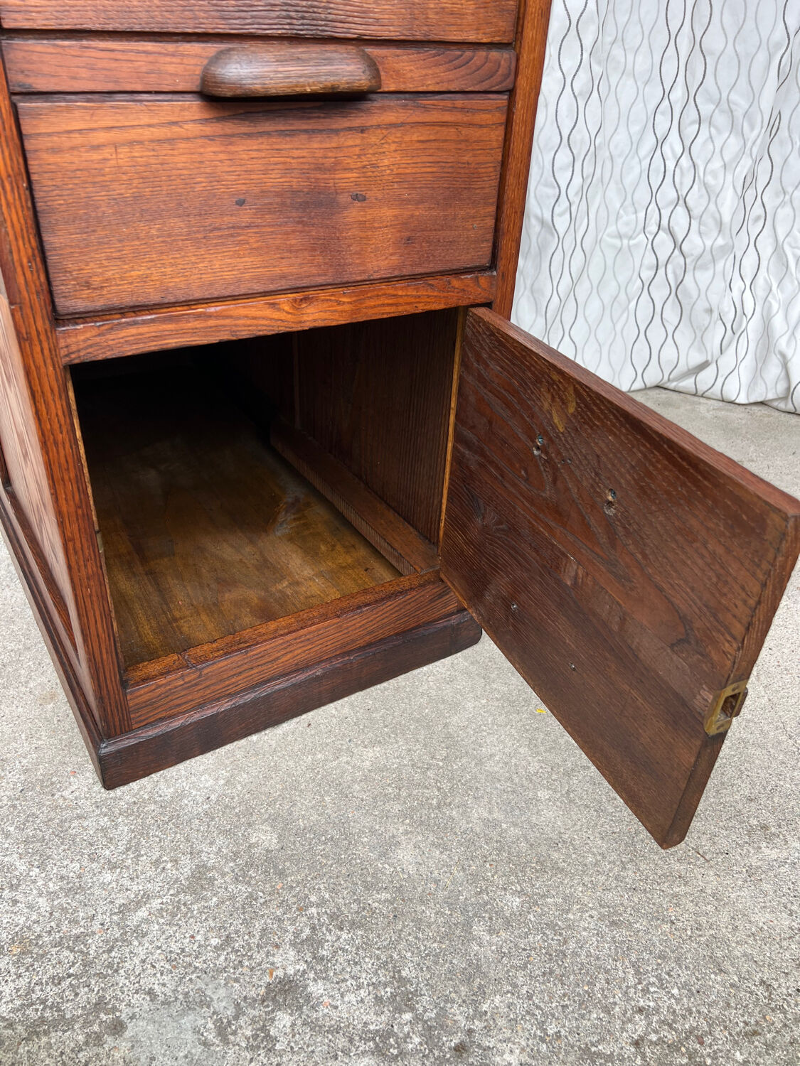 Ancien caisson de bureau en chêne, double face