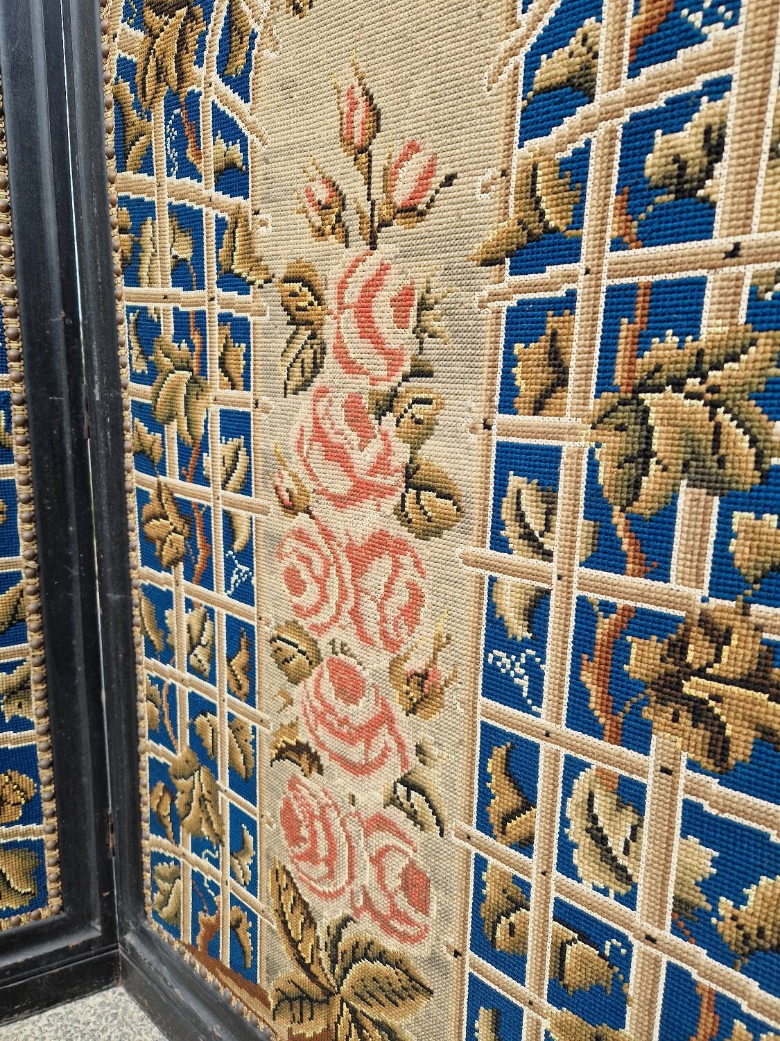 Folding screen in black-painted wood, 19th century