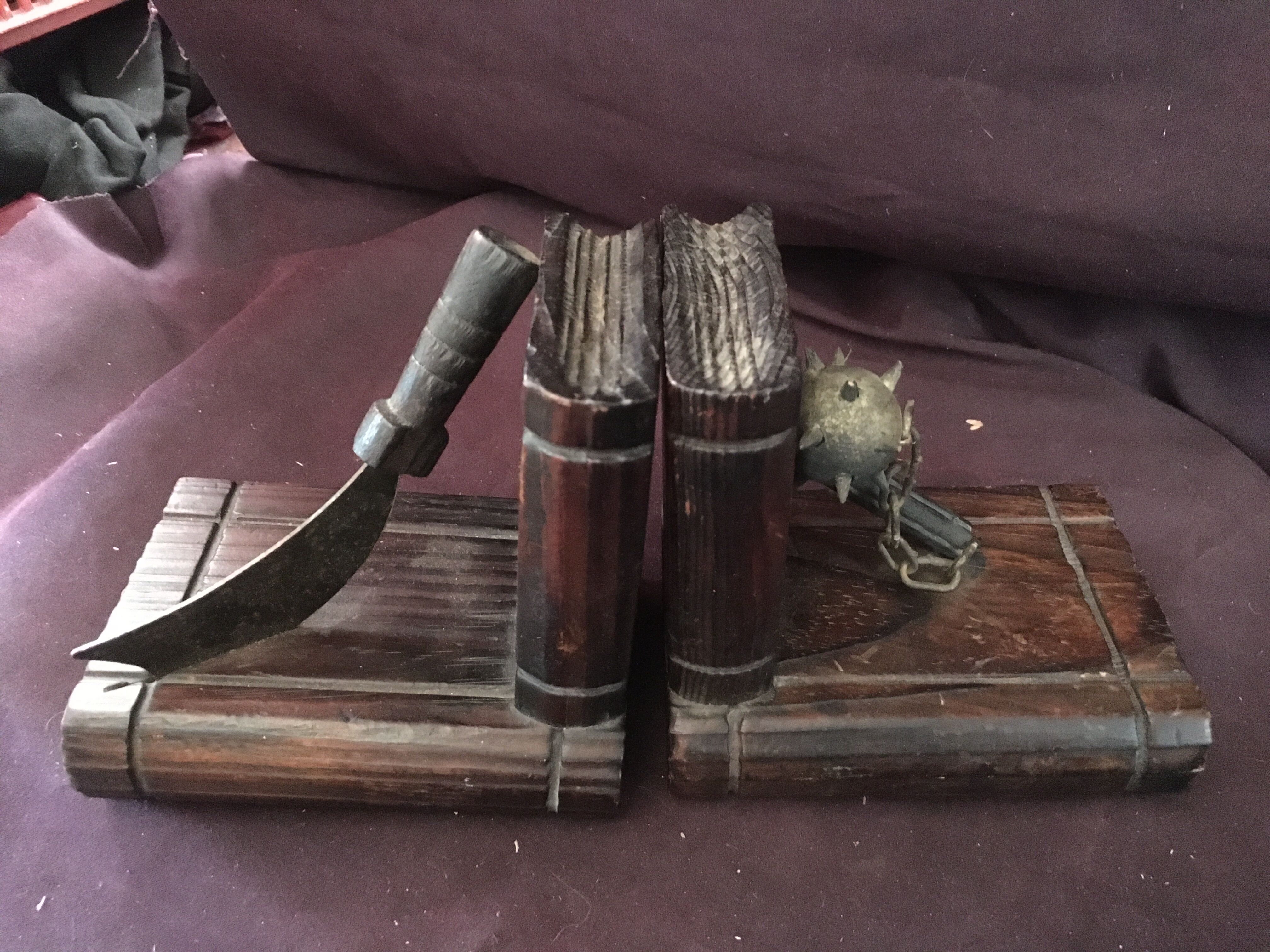 Book-clamt Metal wood Medieval Style Scourge/Sword