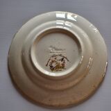 Plate "Reproduction Vieux Moustiers" in very good condition.