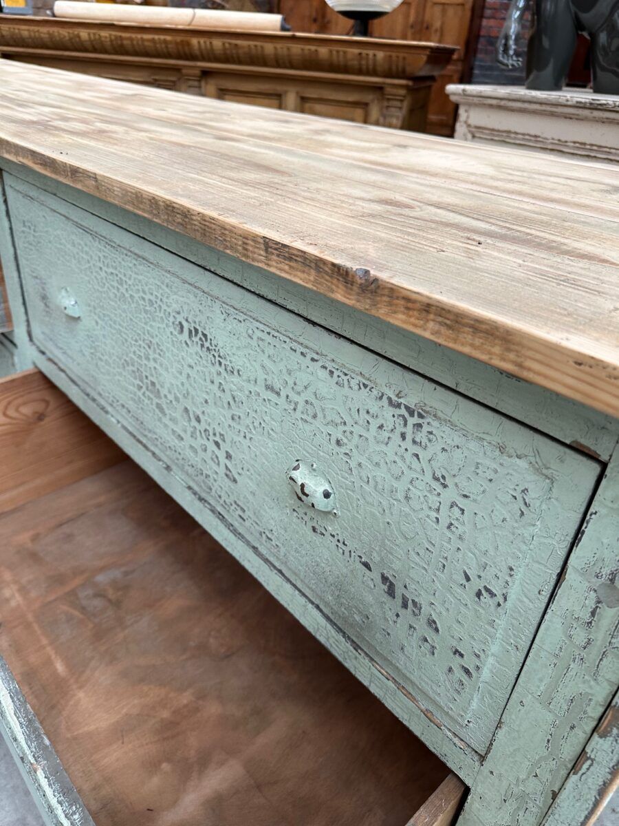 Patinated workshop furniture from the early 20th century.