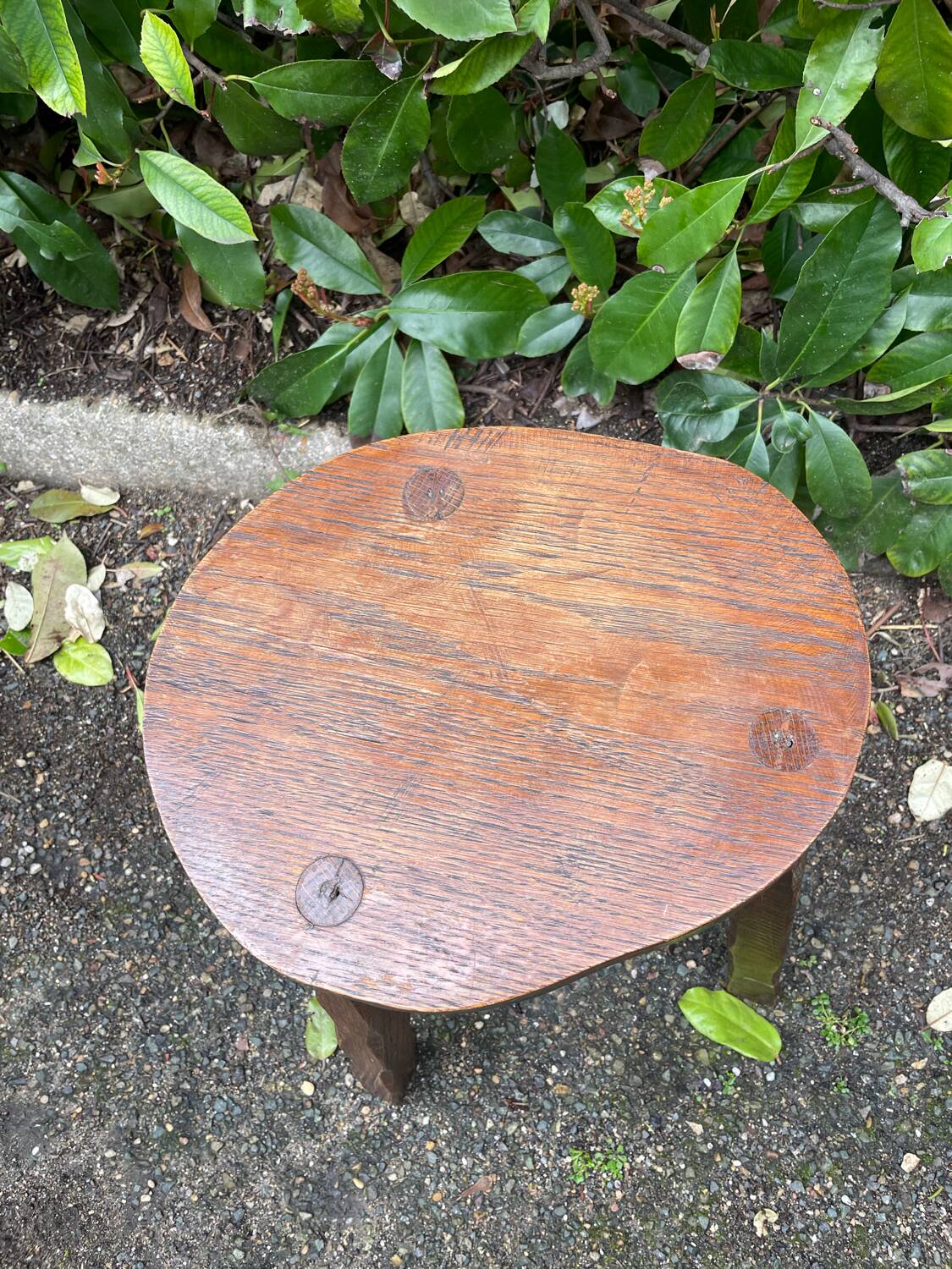 Free-form tripod stool