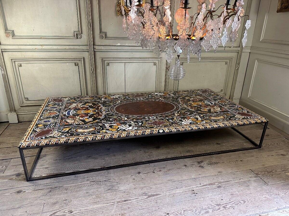 Table basse en marqueterie de marbre vers 1990