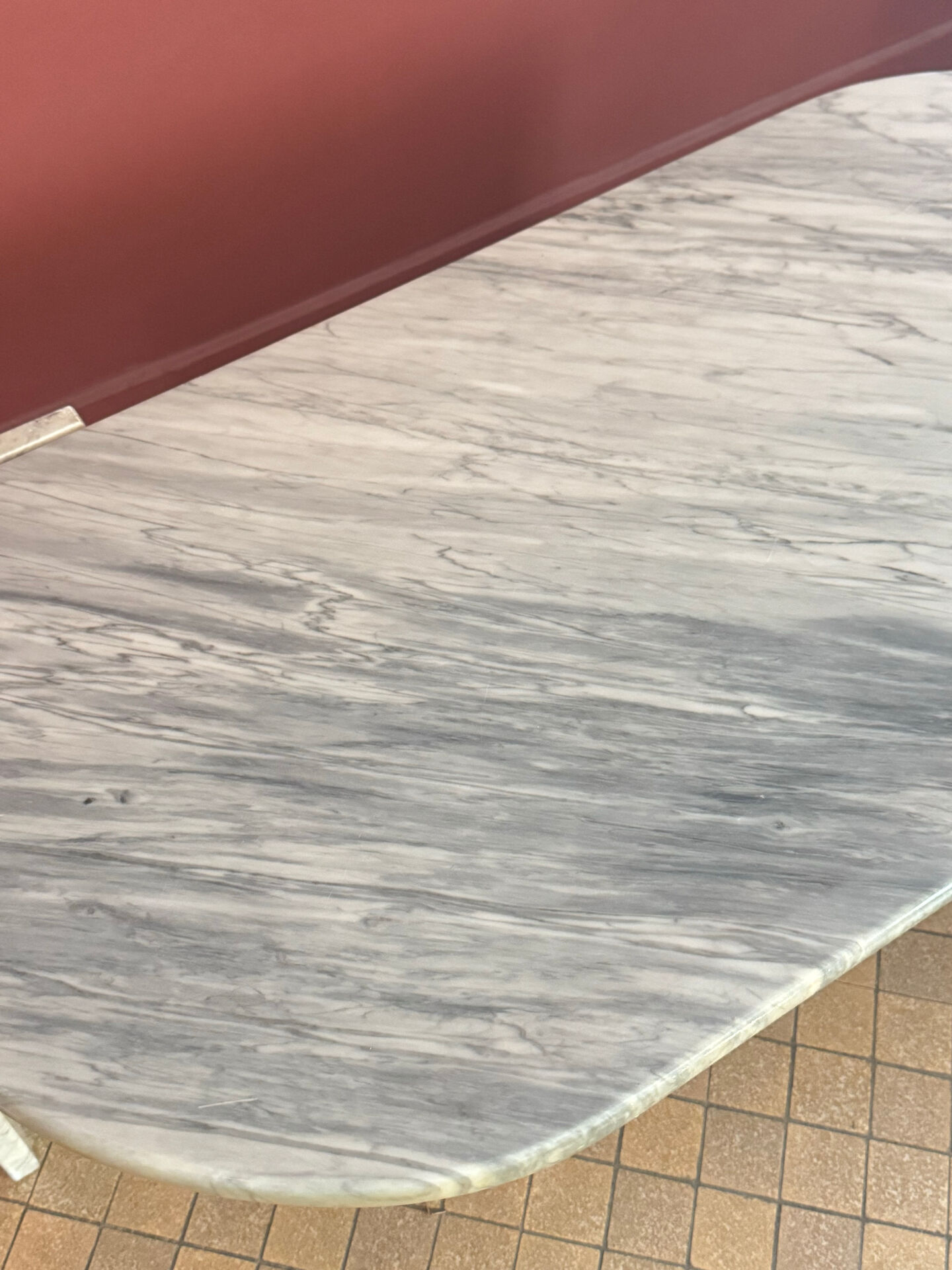 Table basse en marbre de carrare rochebobois