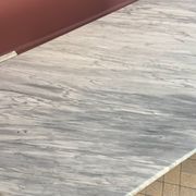 Table basse en marbre de carrare rochebobois