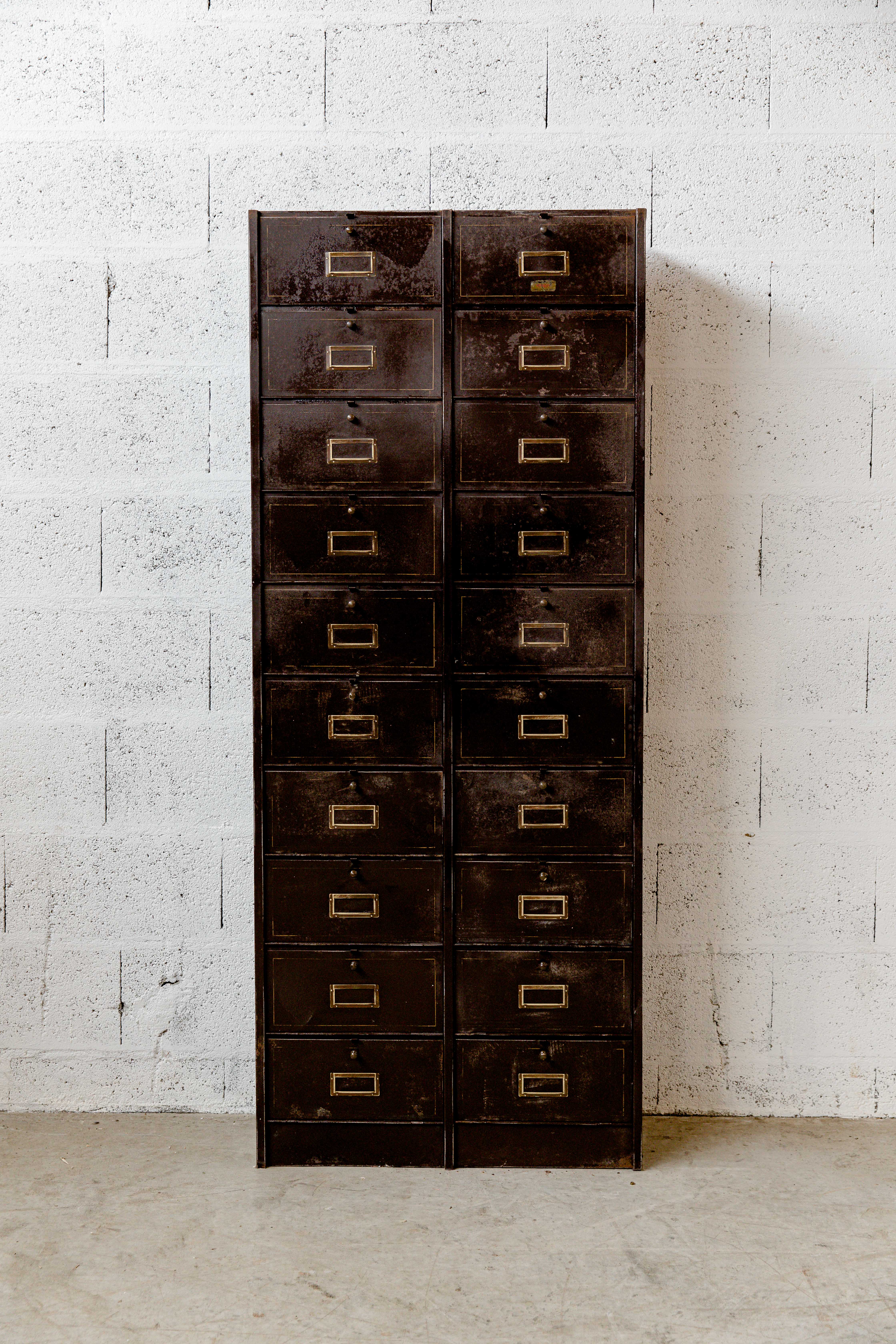Industrial locker cabinet with valves "Statice"