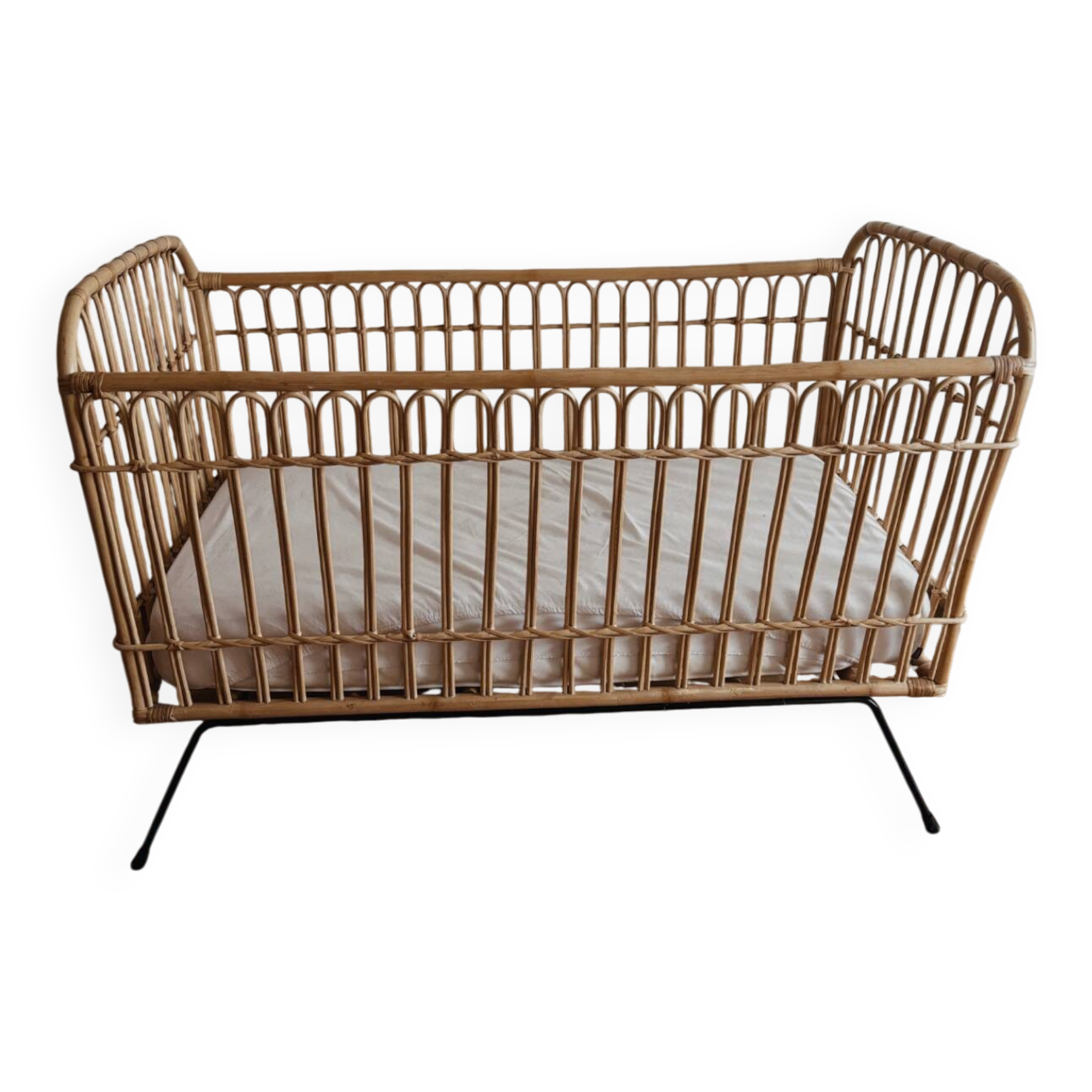 Handmade Saudaura rattan children's bed – Zara Home mattress included.