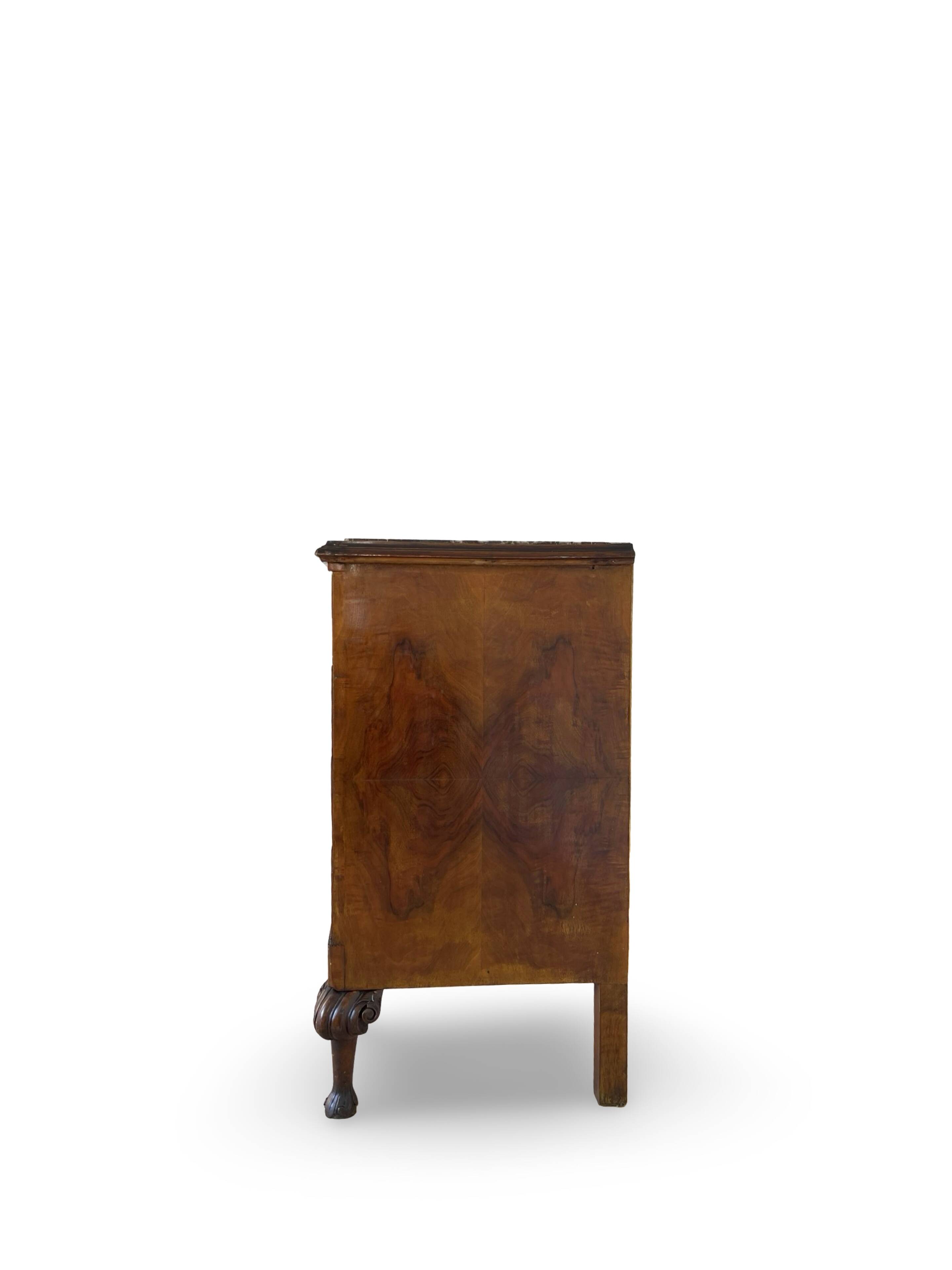 An Italian chest of drawers from the 1940s.