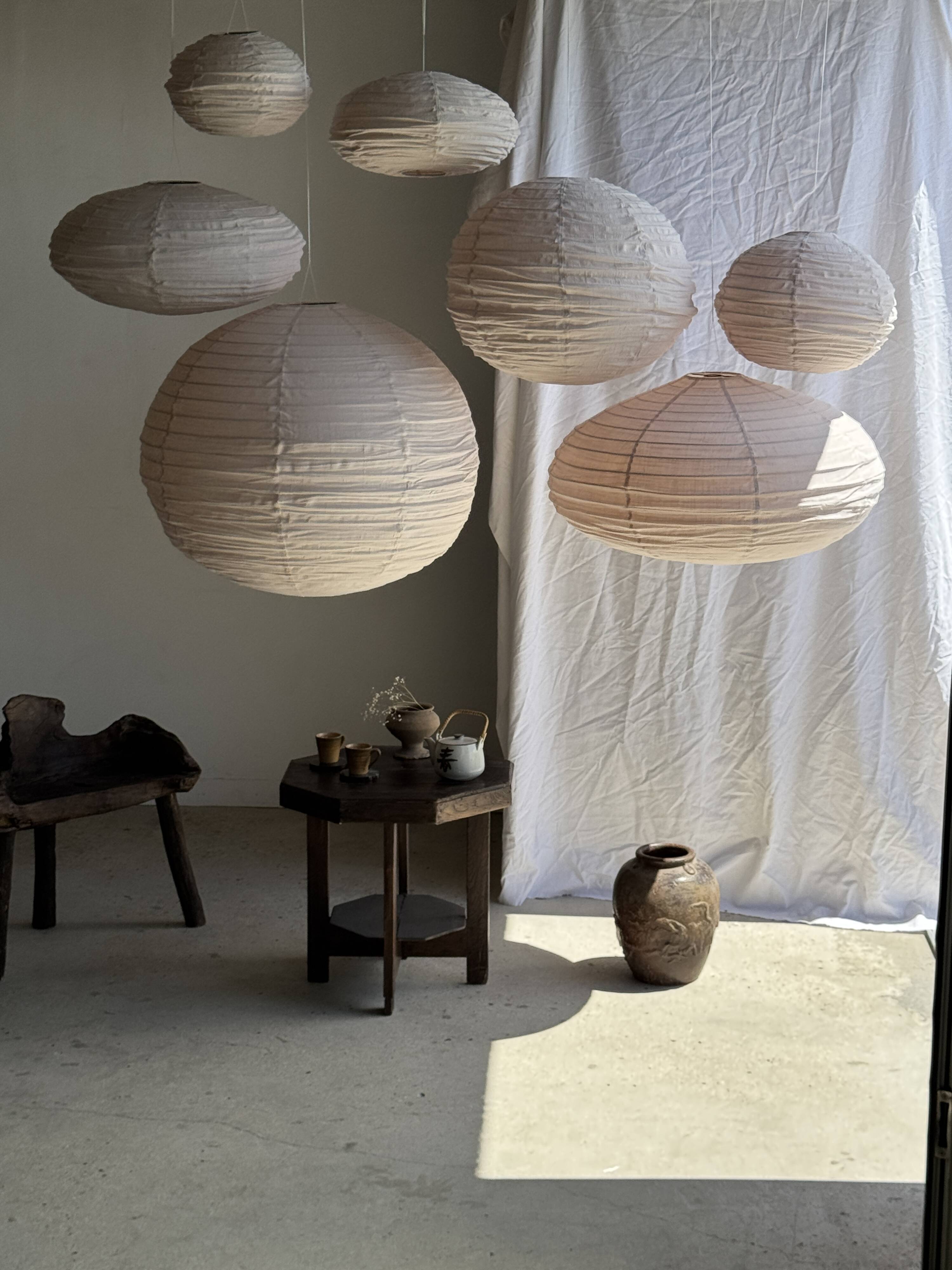 Average suspension in rattan and natural linen, round Japanese style, pink D40.