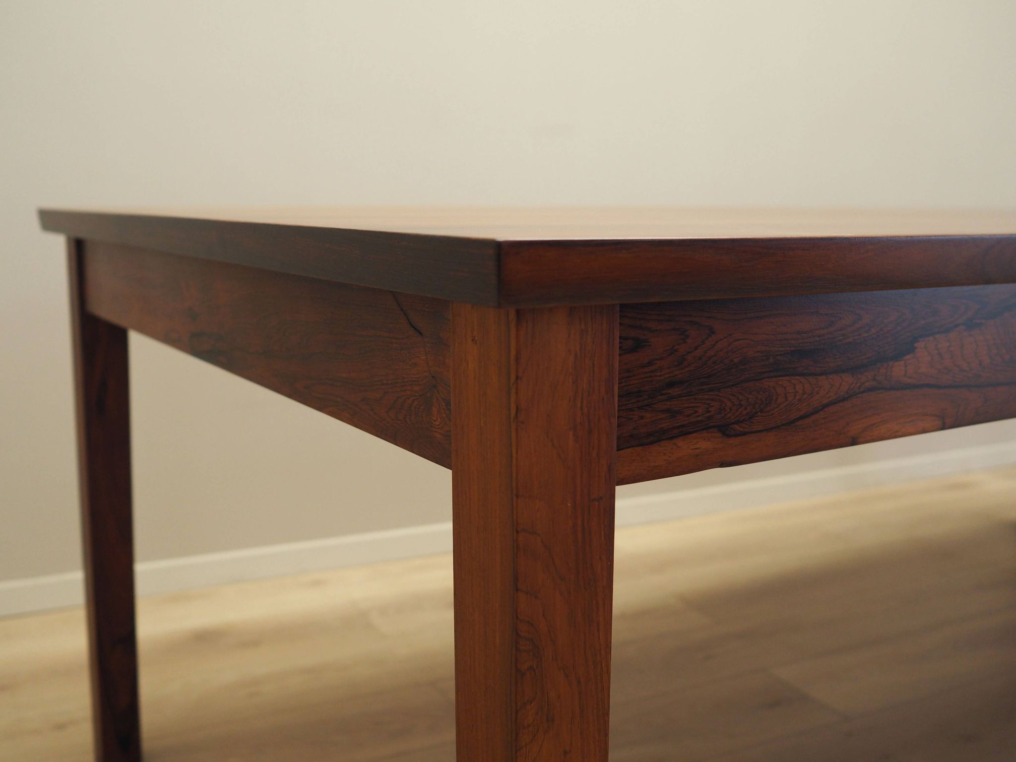 Table danoise en palissandre, années 1970