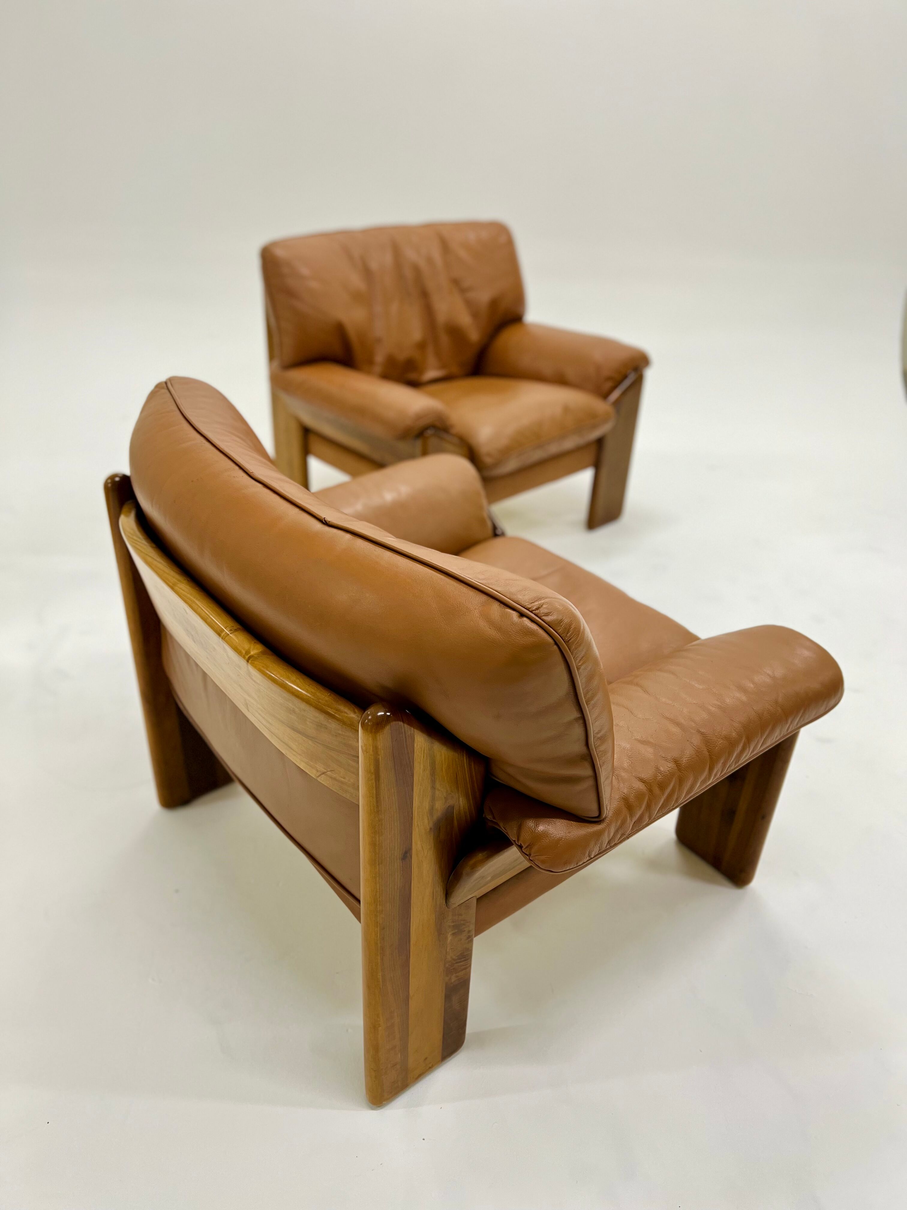 Pair of leather armchairs by Sapporo for Mobil Girgi, italy 1970s