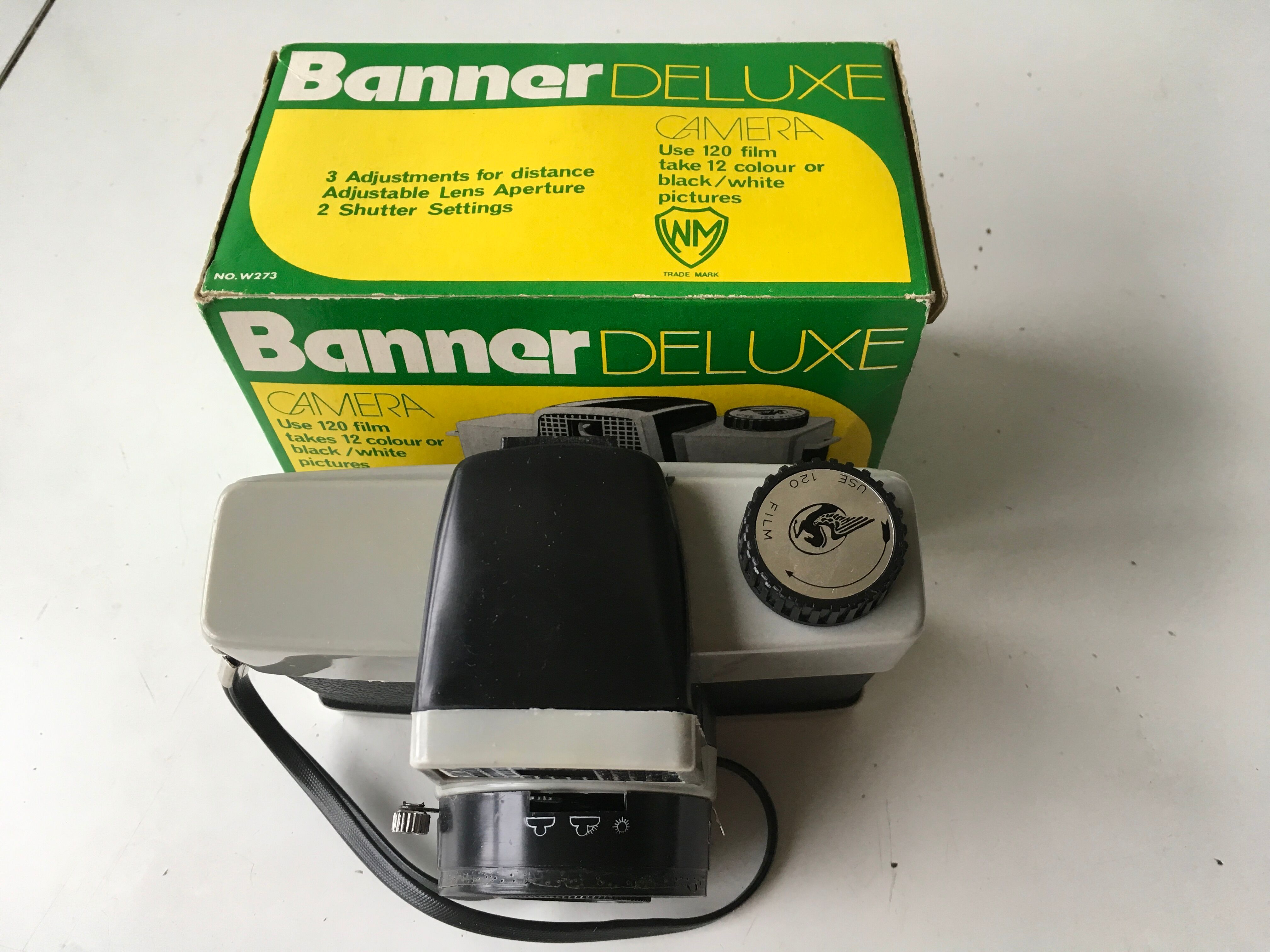 Banner Deluxe vintage camera 60s