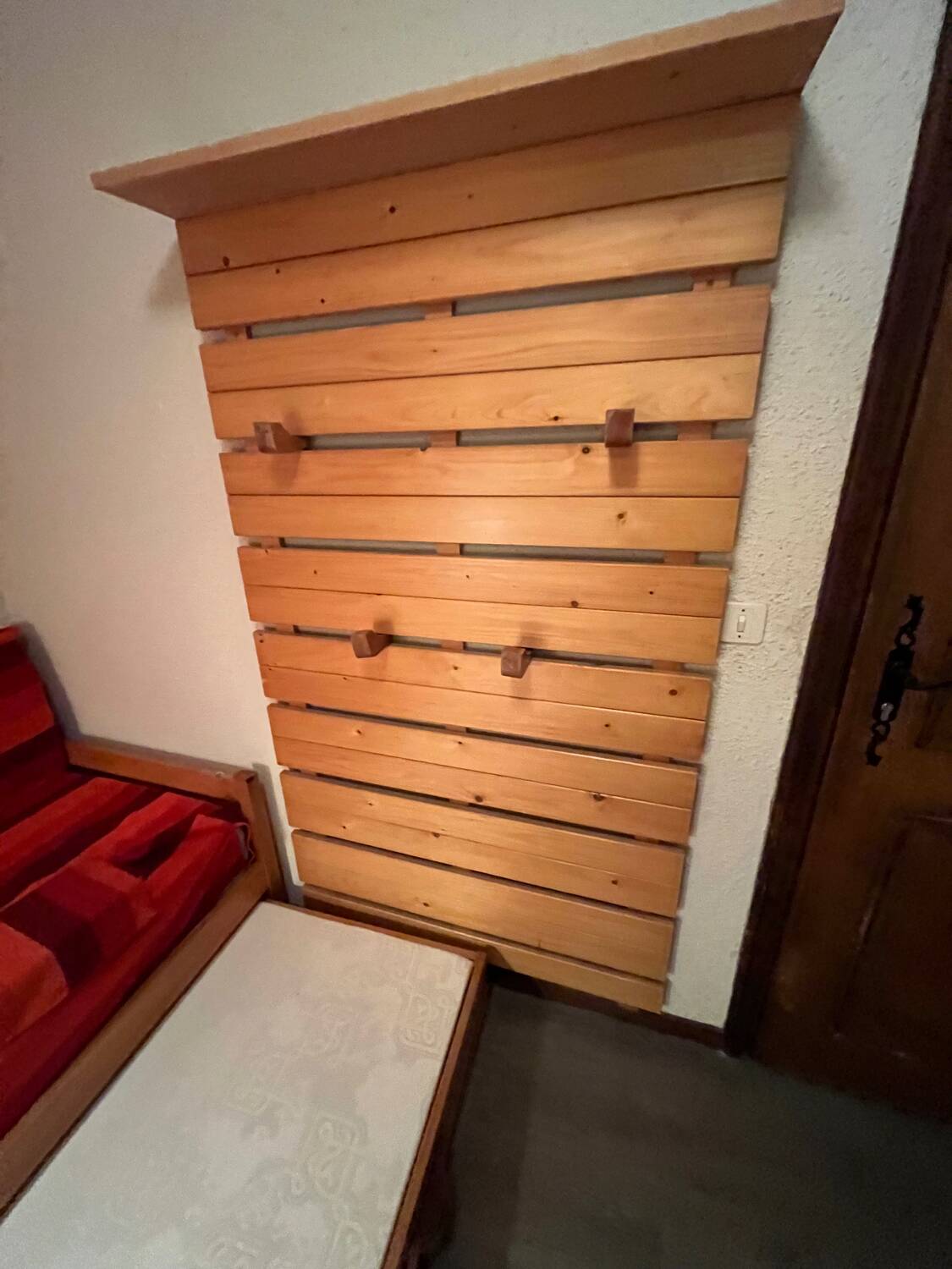 Solid wood wall coat rack
