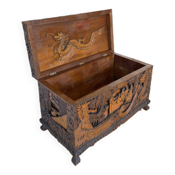 Coffre d'exportation chinois ancien sculpté – Décor de dragon, phénix et paysage