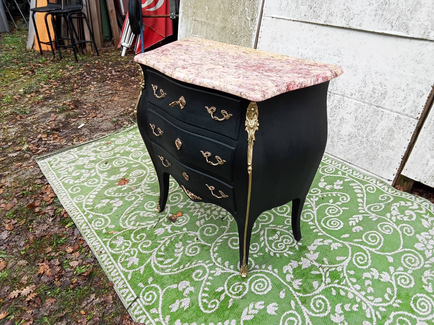 Small black chest of drawers