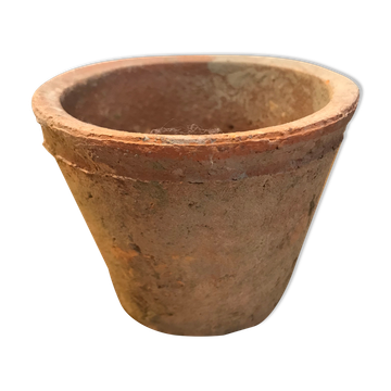 Cache pot en terre ancien