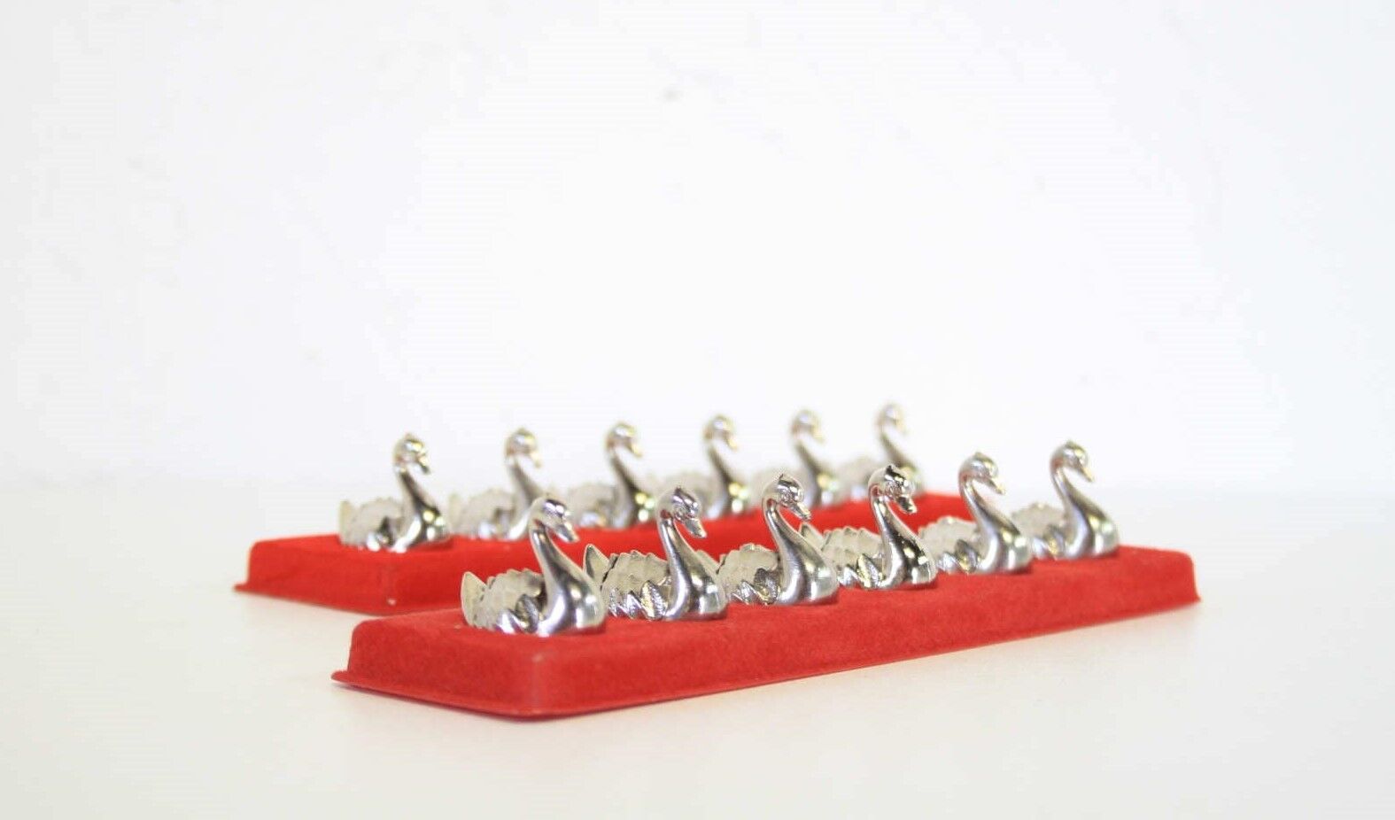 Ensemble de douze porte-noms cygne