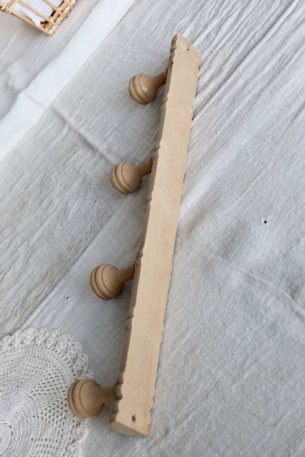 Porte manteau mural vintage en bois brut – Style Art Déco