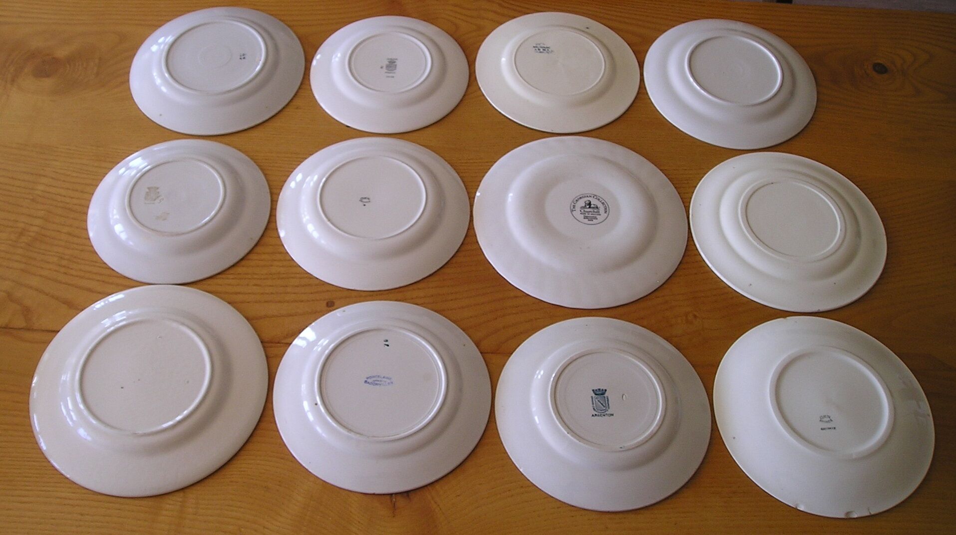 Set of 12 different flat plates