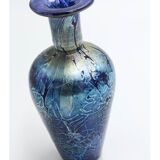 Vase en verre irisé bleu