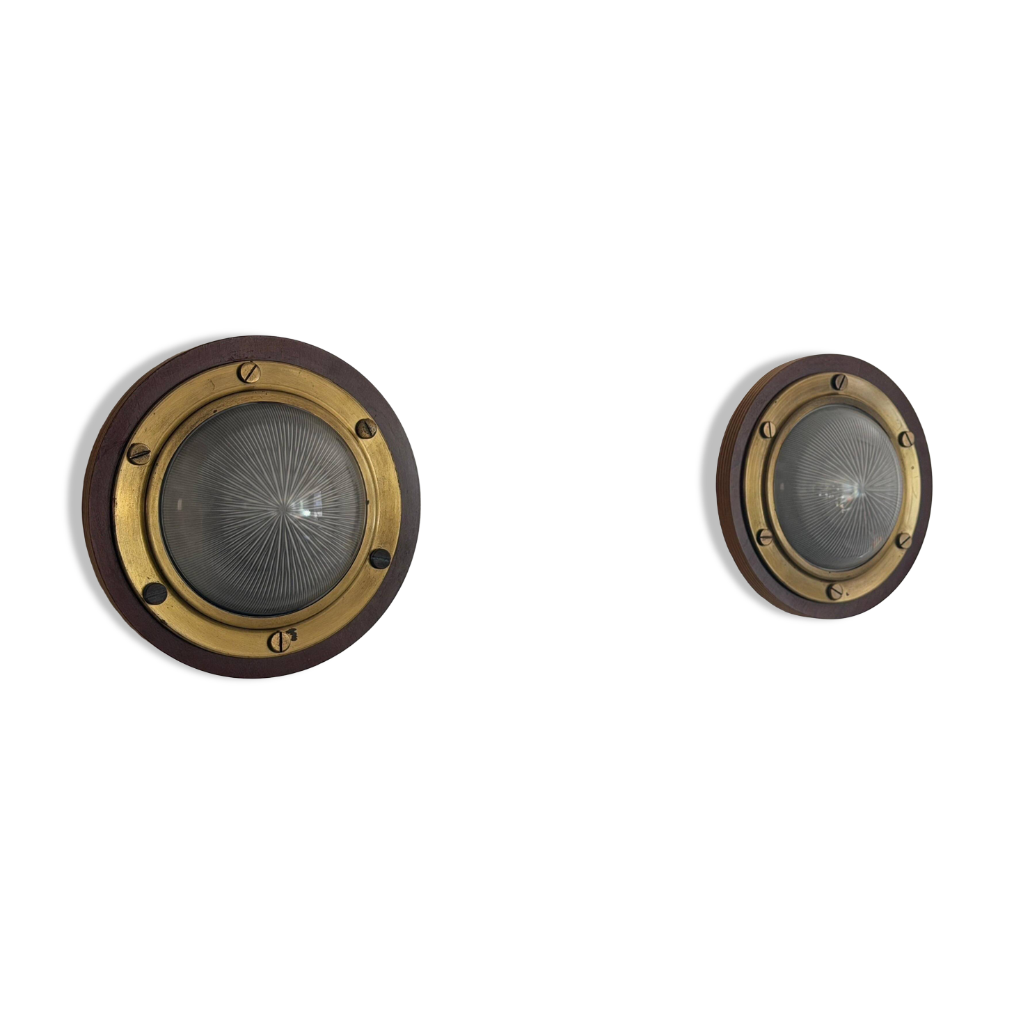 Pair of round glass wall lights, brass base and Wood Wood, 1960s, Italy.