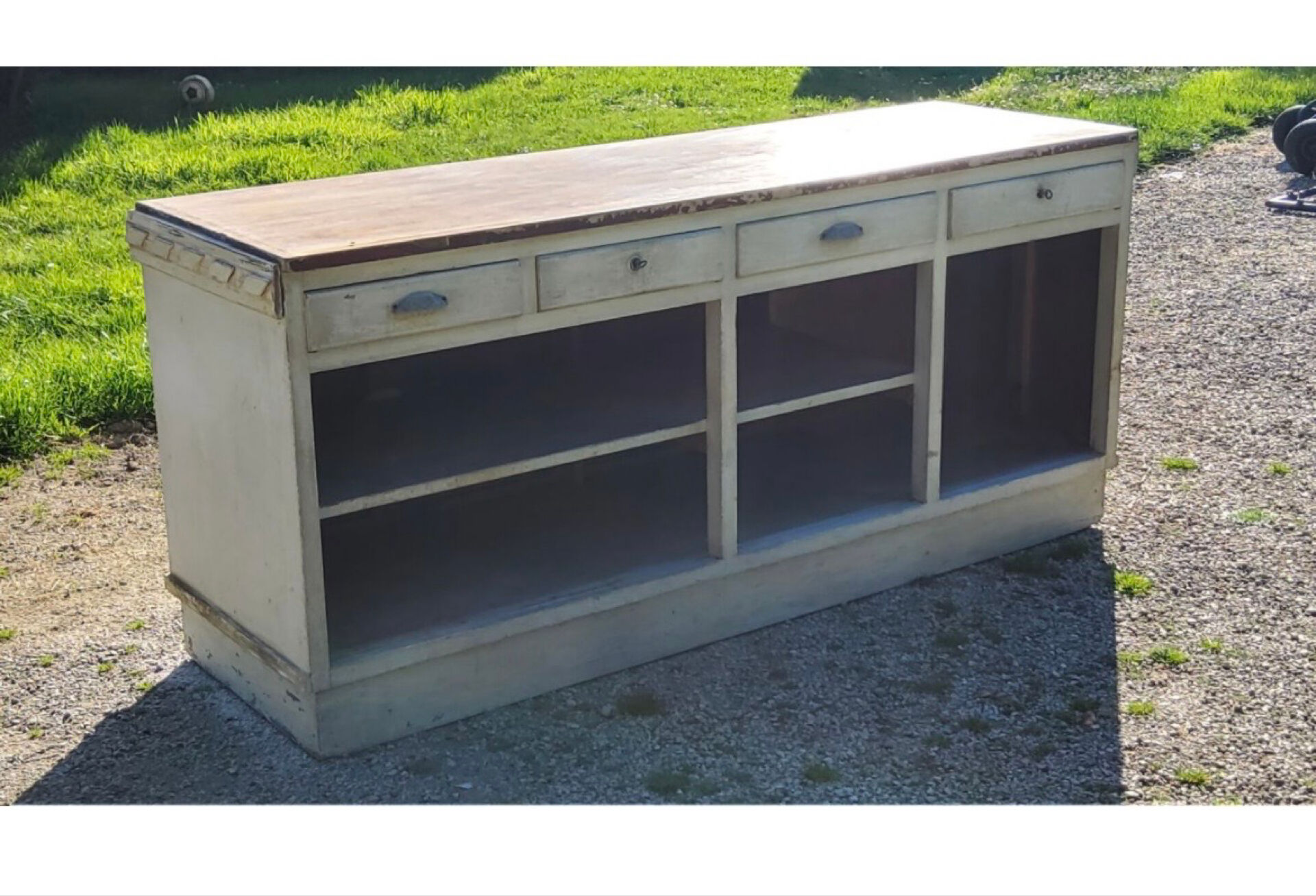 Grocery counter from the 1930s