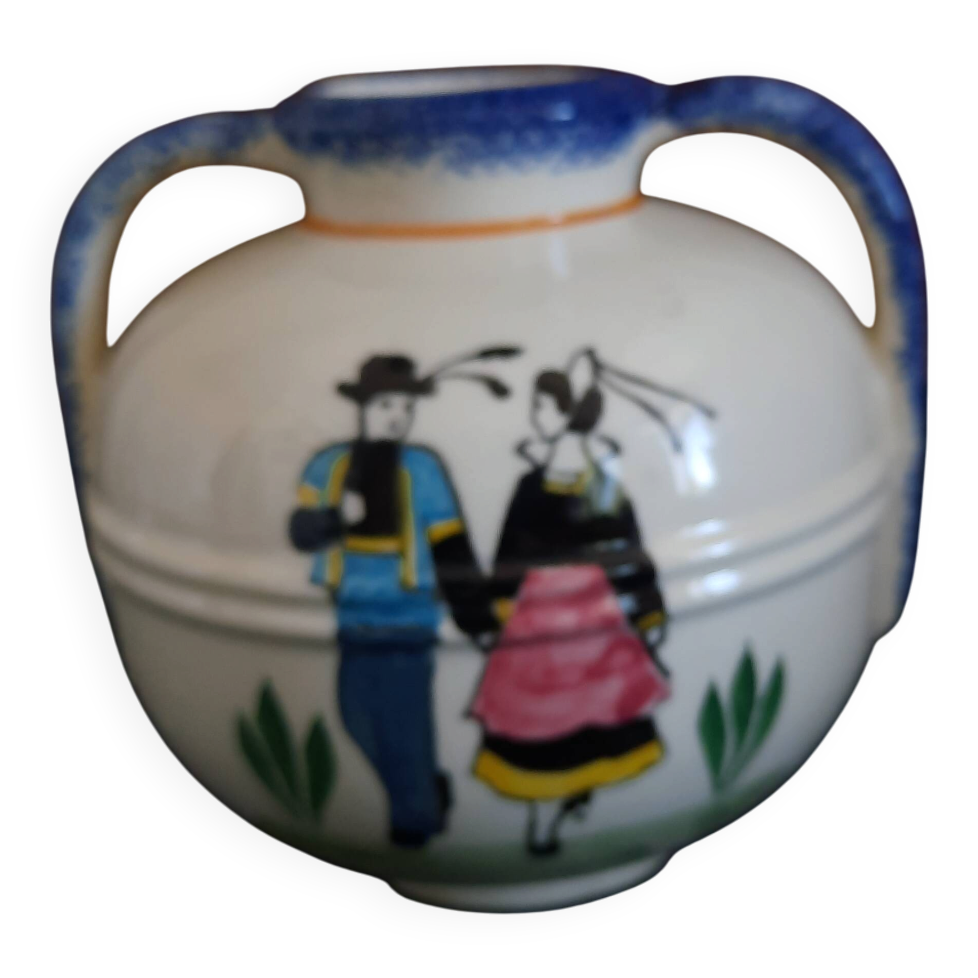 Vase boule 2 anses Henriot Quimper - Décor couple breton