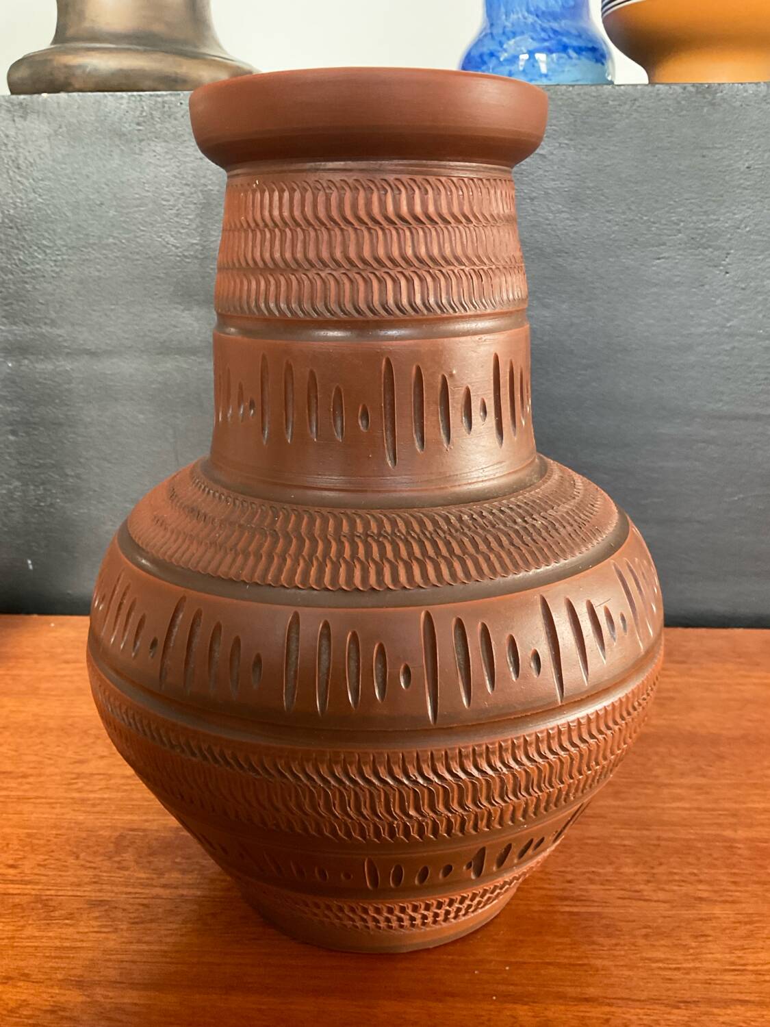 Trio of vintage vases in chiselled terracotta