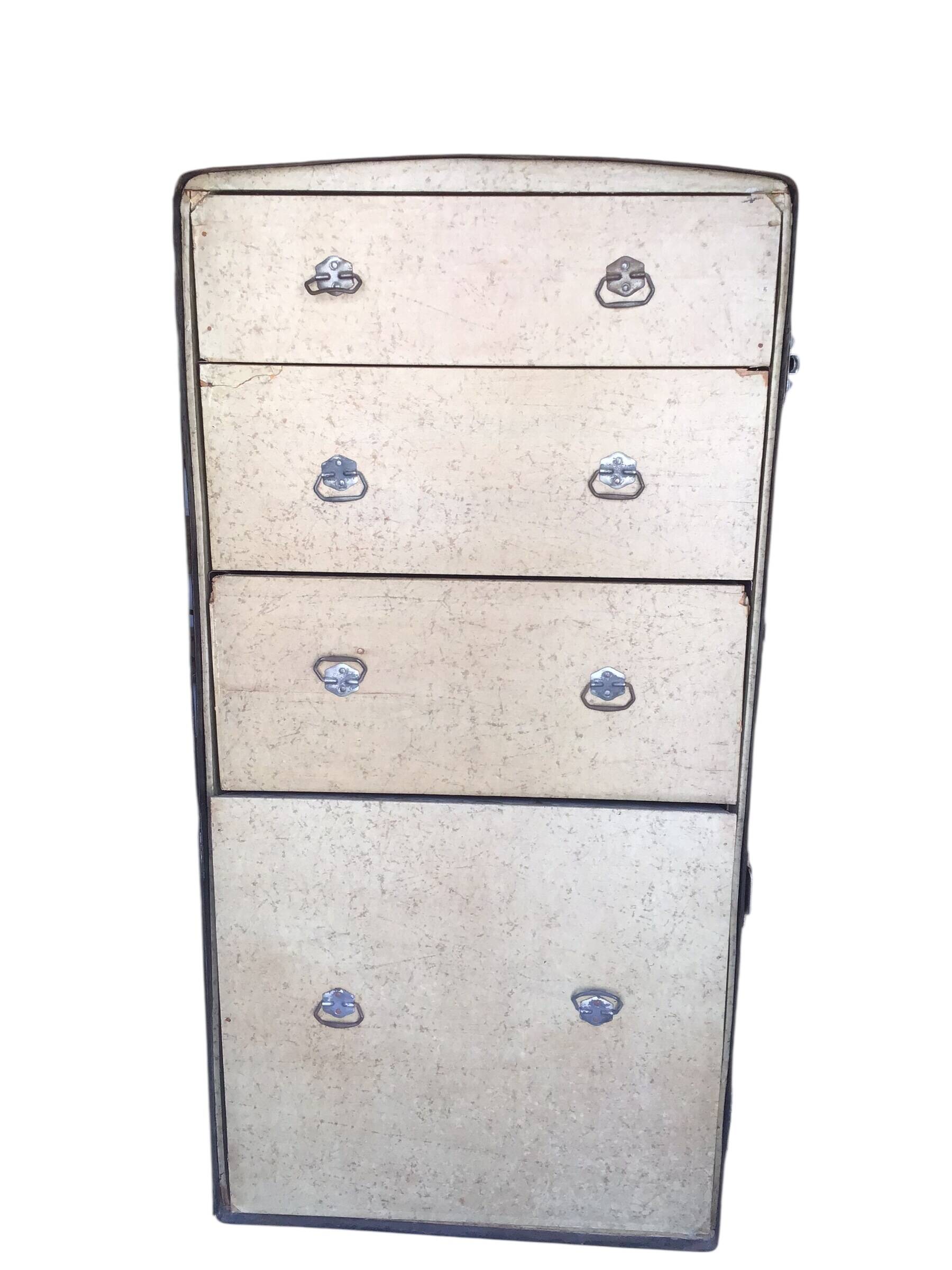 Antique vertical cabin trunk – 109 cm – parchment interior