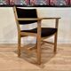 SUITE DE 4 FAUTEUILS ESTAMPILLE "HANS WEGNER" 1960.