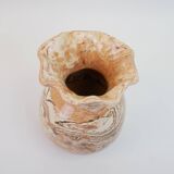 Vase rond à col corolle en terre mêlée ocre