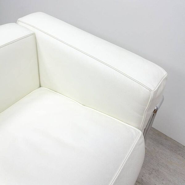 Canapé 2 places LC2 de marque Cassina en cuir Blanc