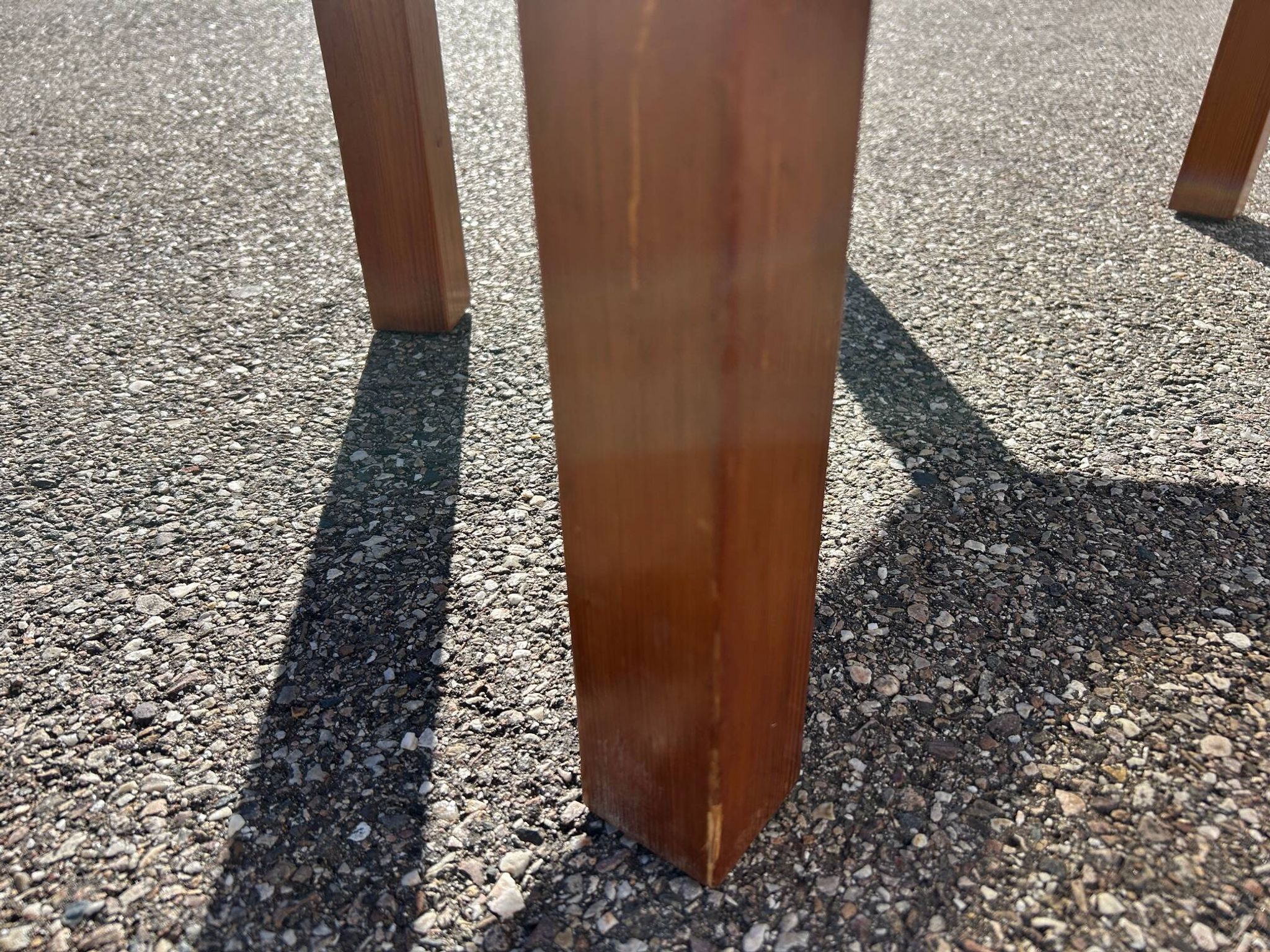 grande table basse brutaliste