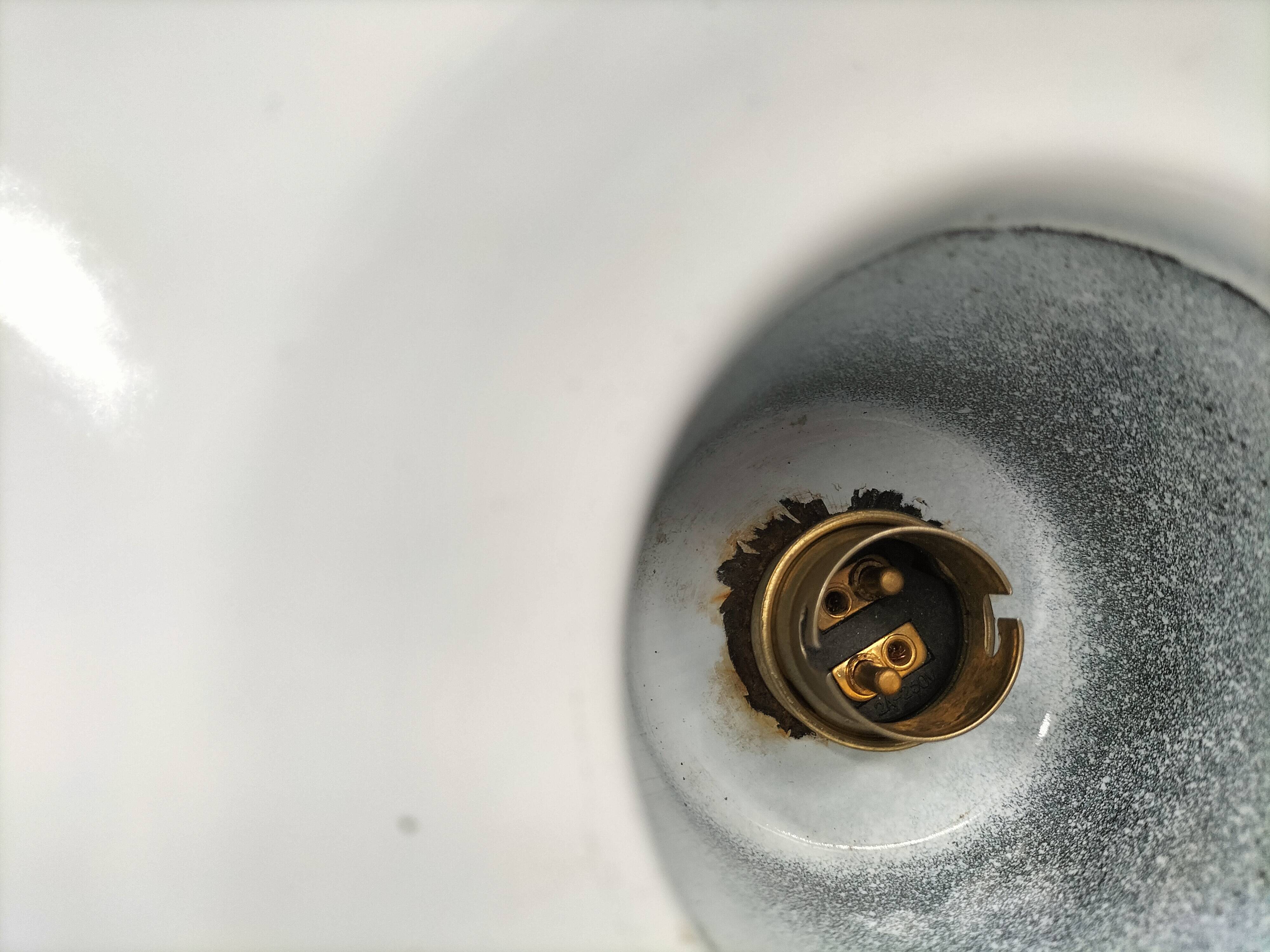 Enamelled sheet metal suspensions