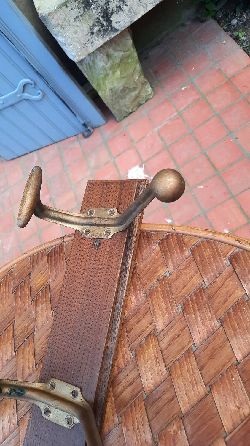 Wall coat rack with 5 hooks