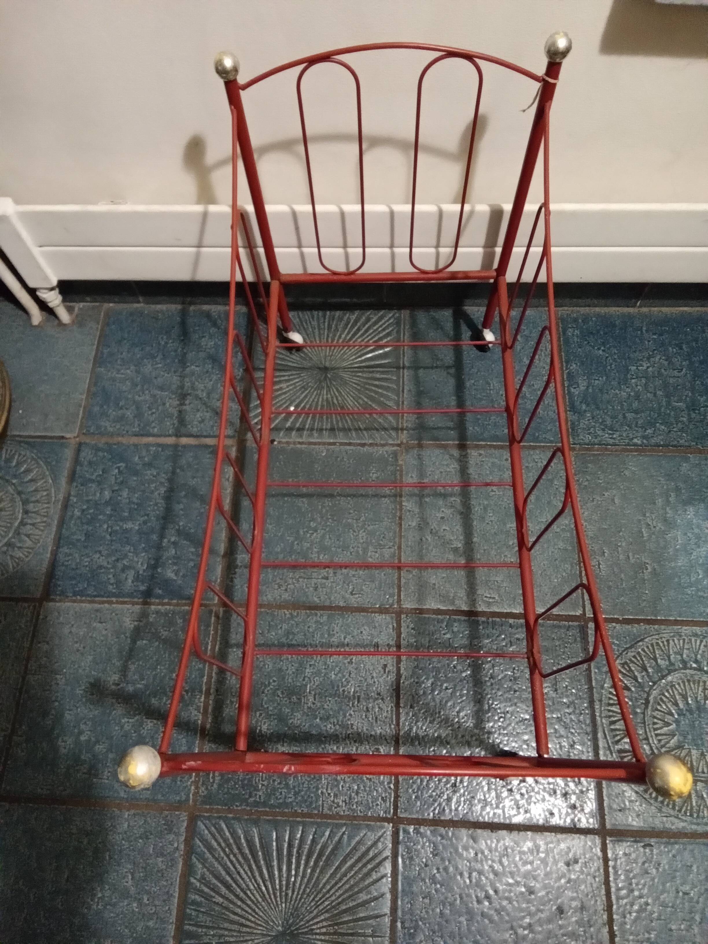 Large vintage dolls bed (80s)