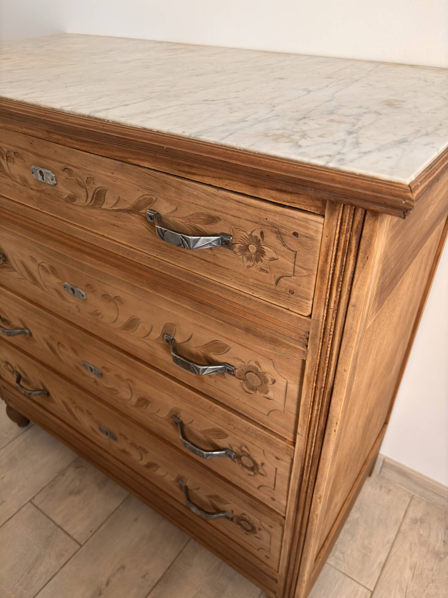 Art Deco chest of drawers