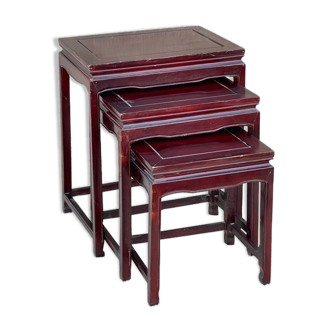 3 pull-out tables