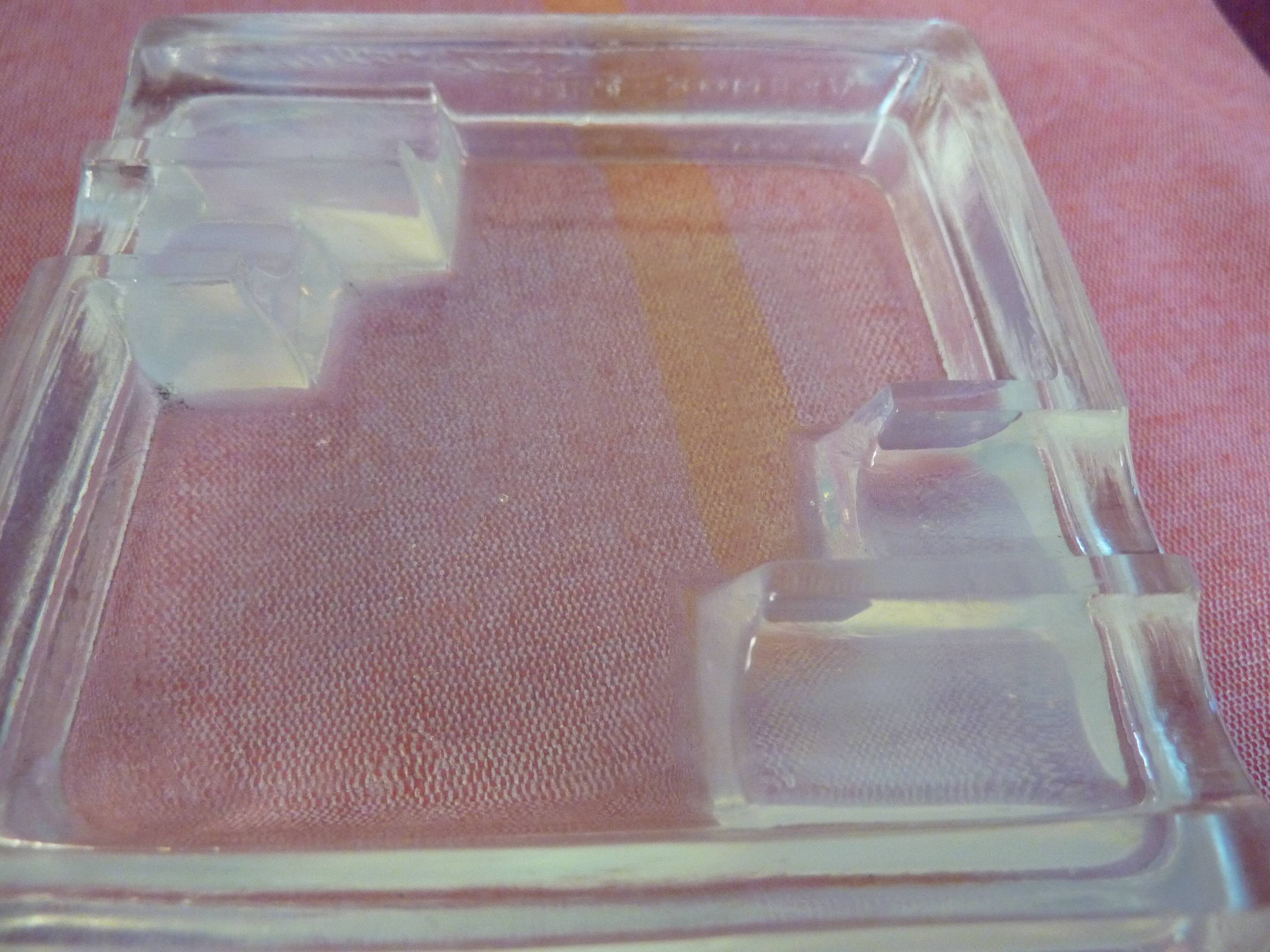 Vernox art-deco opalescent glass ashtray by Sabino