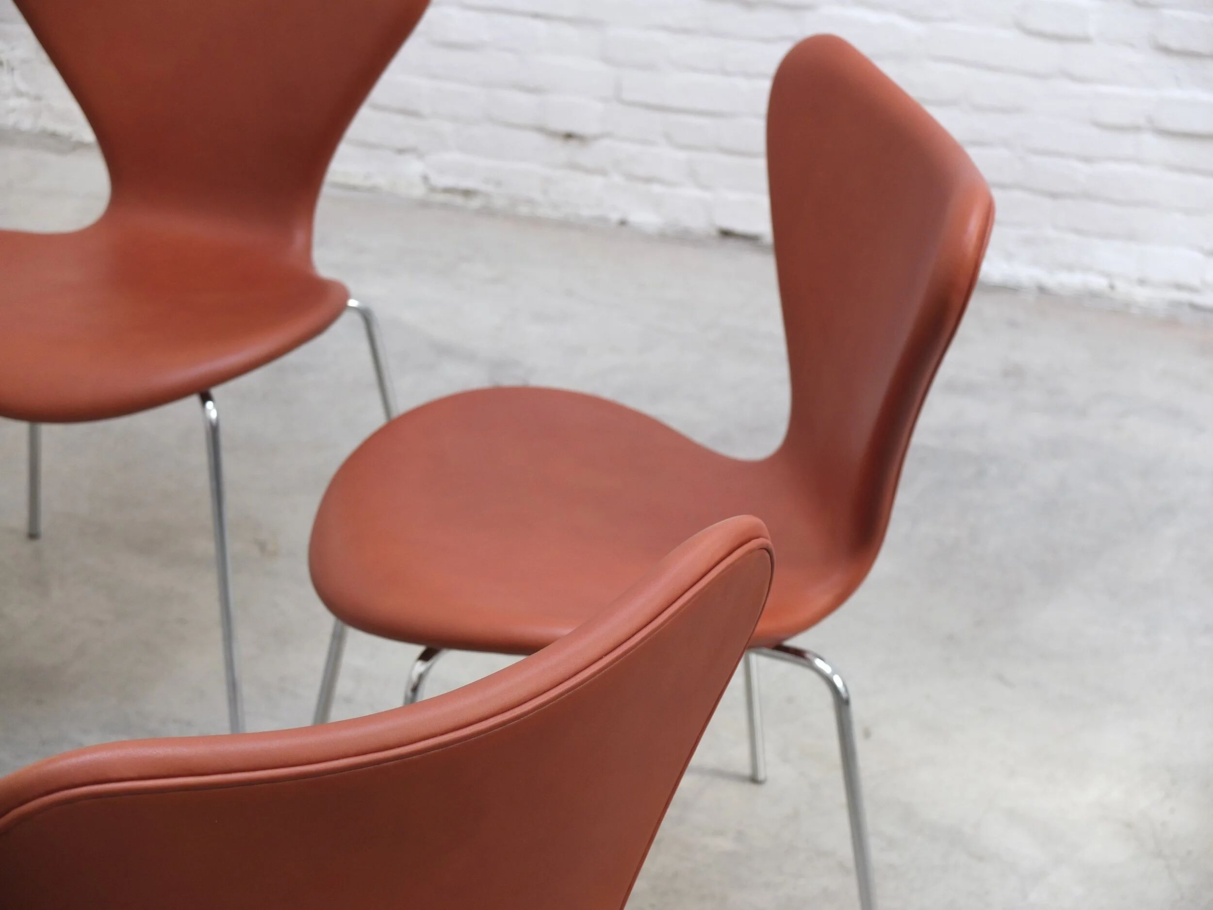 'Series 7' chairs in cognac leather by Arne Jacobsen for Fritz Hansen, 1955
