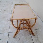 Table basse en rotin porte revue vintage